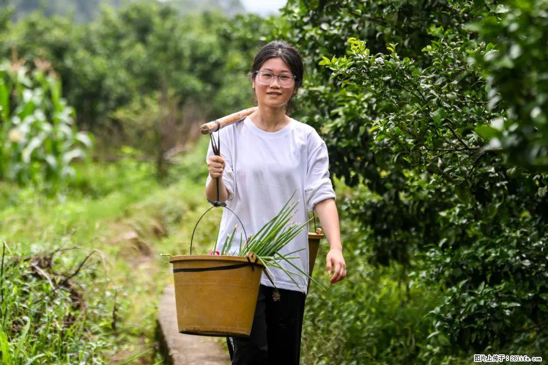 全网追的“扁担女孩”,找了一份暑假工,时薪12元 - 龙岩生活资讯 - 龙岩28生活网 ly.28life.com